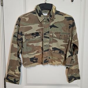 TopShop Rugged Camo Utilitarian Cropped 'Shacket' Womens Size 0-2